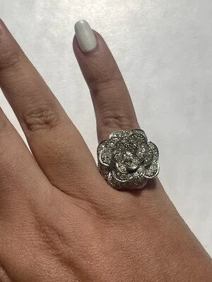 Anillo Banana Republic Tono Plata Flor Rosa Cóctel Distintivo Foto 1 de 4
