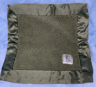 Cobertor de segurança verde para bebê Little Giraffe 15 pol. quadrado  borda de cetim de lã sherpa - Imagem 1 de 3