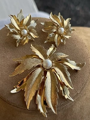Vintage Emmons Jewelry Set Brooch Earrings Gold Pearl Perfect Shape Floral Leaf - Image 1 of 4