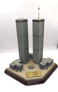 Danbury Mint Twin Towers 9/11 Commemorative World Trade Center Memorial Model - Bild 1 von 6