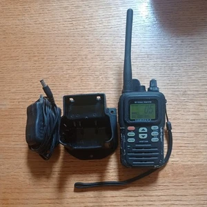 West Marine Submersible VHF150/VHF-150 Radio w/ Charger - Zdjęcie 1 z 4