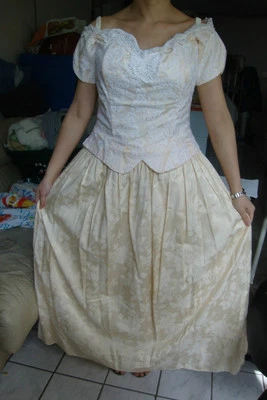 Vestido largo de encaje Scott McClintock manga capa blanco y beige Foto 1 de 4