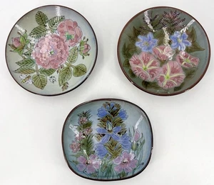 Vintage CHELSEA POTTERY BOWLS / WALL PLAQUES x 3 Floral English Studio - Picture 1 of 16