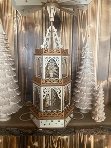 XXL Pyramide Holz 43cm Teelicht Weihnachtsdeko mit 6 Eulen Figuren Handarbeit - Bild 1 von 7