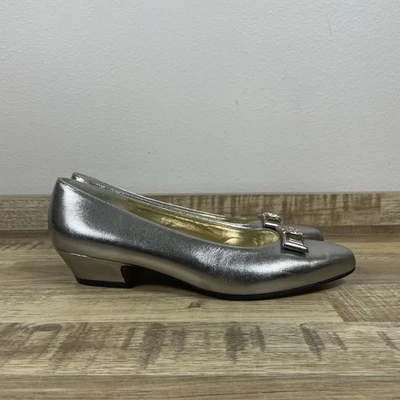 Salvatore Ferragamo Pumps Low Heels Women’s 6 B Leather Silver Metallic Bow Knot - Image 1 of 4