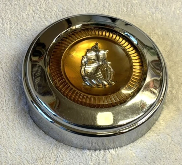 Botón de bocina especial de lujo Plymouth 1949-1950 Foto 1 de 4