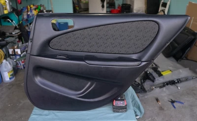 98-02 丰田 COROLLA 门板装饰右后乘客侧黑色 — 第 1/4 张图片