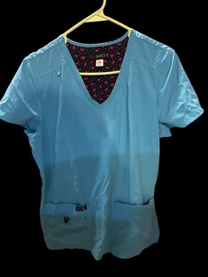 Blusa esfoliante Koi Basics azul feminina tamanho médio - Imagem 1 de 3