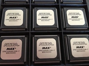 ALTERA EPM7256SRC208-7 - IC MAX 7000 CPLD 256 208-RQFP - RICAMBI ORIGINALI OEM - Foto 1 di 1