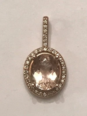 Colgante de oro rosa de 14 k ovalado de morganita de 2,85 quilates y halo de diamantes de 0,16 quilates Foto 1 de 4
