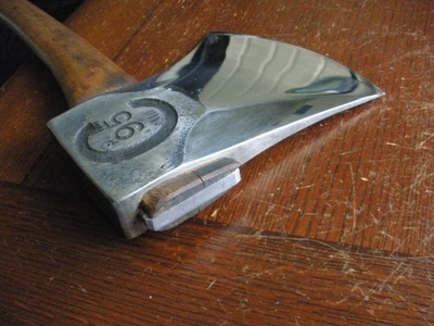 HACHA DE CARRERAS VERDADERA AZUL CON FECHA 1996 Foto 1 de 4