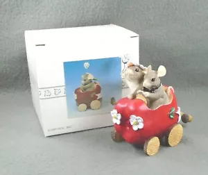 1997 Charming Tails THE GET-AWAY CAR figurine 82/107 Fitz & Floyd Wedding - Picture 1 of 6