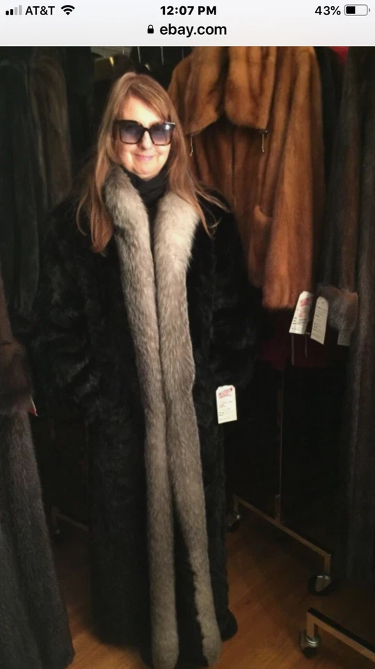 芝加哥 FUR MART 8 码全新 RANCH 粉色外套 带 INDIGO FOX TUXEDO 5500.00 美元 — 第 1/1 张图片