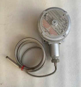 United Electric Controls F120-7BS Temperature Switch - Picture 1 of 6
