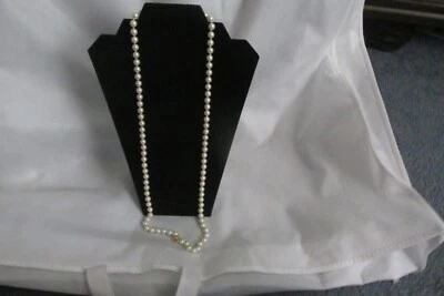 "Collar de perlas 34"" traje de hilo broche dorado gran brillo bolsa de terciopelo" Foto 1 de 4