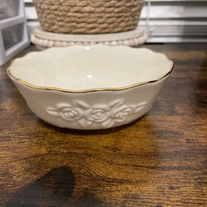 Lenox 4 1/2" Schüssel gewellter Rand geprägte Rosen.  Goldrand.  Bonboniere. No Box - Bild 1 von 11