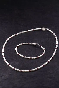 Pearl and Pink Garnet Bridal Flower Girl Necklace and Bracelet With Silver Clasp - Foto 1 di 4