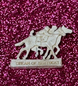 VTG Schenley's Horse Charm Cracker Jack Gumball Vending Prize Cream of Kentucky - Bild 1 von 2