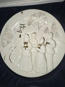 NUOVO piatto natalizio Mikasa Holiday Elegance placca 3D cantori oro FK001/711 - Foto 1 di 6