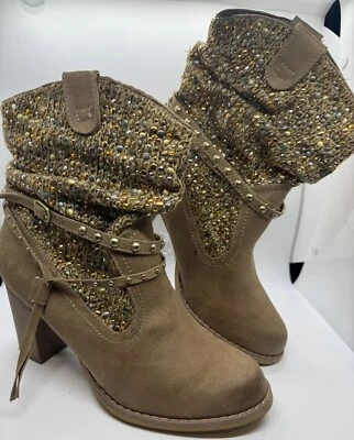 Botas femininas de couro sintético marrom sem classificação tamanho 9,5 com cinto e lantejoulas - Imagem 1 de 4