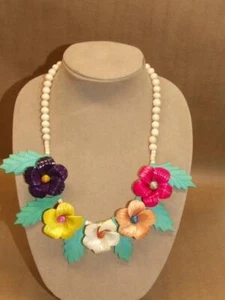 VTG 70s Hawaiian Style Balsa Wood & Shell Hibiscus Flower Leaf Bib Necklace 23" - Picture 1 of 8