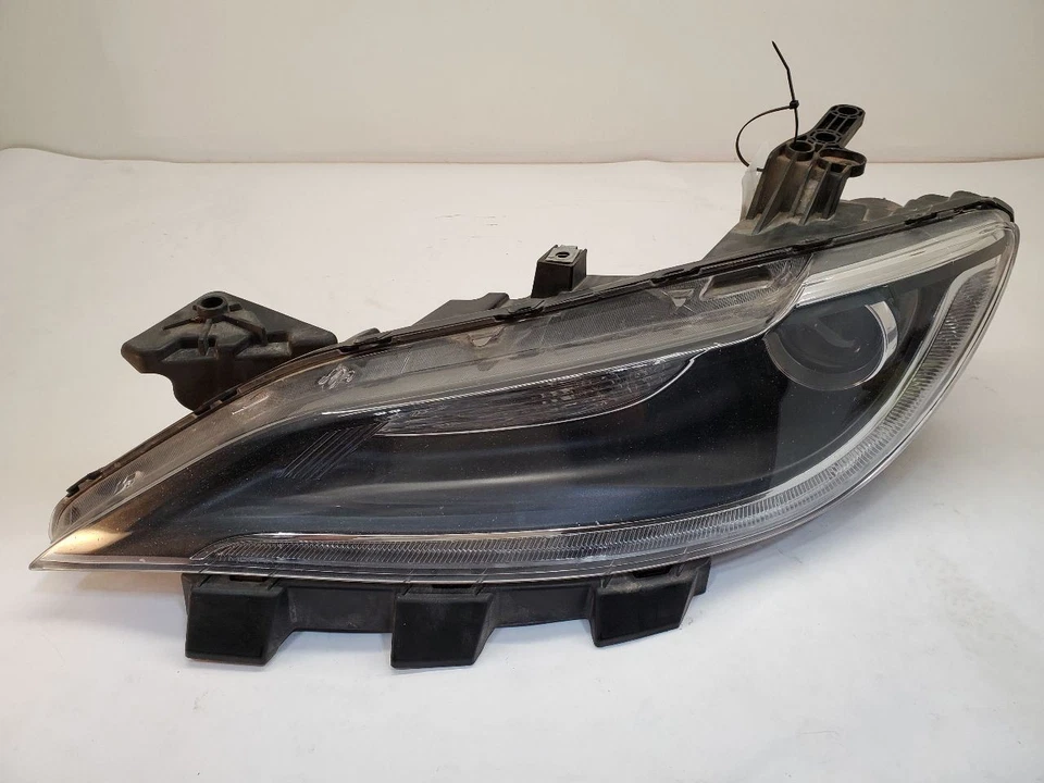 2015 - 2016 CHRYSLER 200 Driver Headlight Sedan Xenon HID   Foto 1 de 4