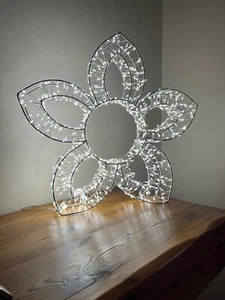 LED Blume Shine 960 LEDs 38 cm Deko Leuchte mit Timer für Innen und Außen - Bild 1 von 5
