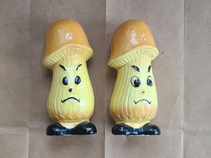 VINTAGE MCM ANTHROPOMORPHIC GRUMPY MUSHROOM SALT & PEPPER SHAKERS - Bild 1 von 4
