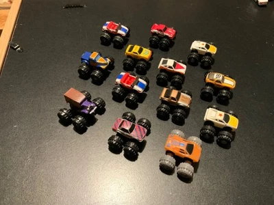 微型机器/ Funrise 怪物卡车 13 件装 - 保时捷、野马、威利斯 — 第 1/4 张图片