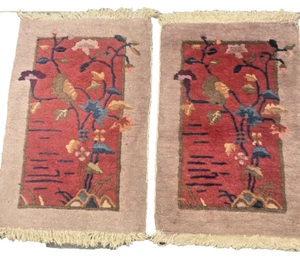 UN PAR DE ALFOMBRAS ART DECO CHINAS A JUEGO 27" X 19" - Imagen 1 de 10