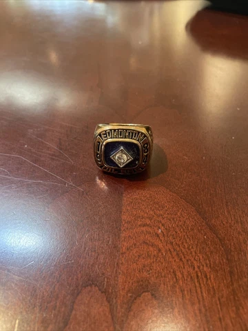 EDMONTON OILERS 1984 CHAMPIONSHIP RING Cover