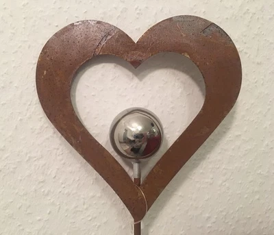 Gartenstecker Herz mit Silberkugel Rostdeko Metalldeko Rostoptik Geschenk - Bild 1 von 3