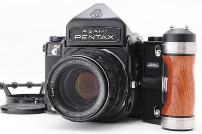 Cámara de formato medio nivel de ojos Pentax 6x7 con empuñadura + lente 105 mm f/2,4 de Japón Foto 1 de 4