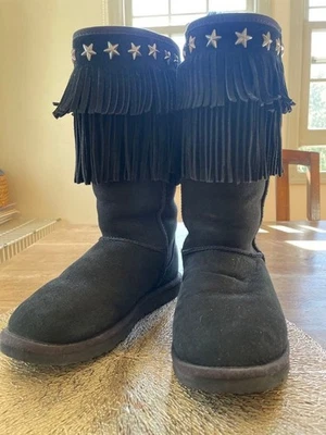 UGG × Jimmy Choo Botas Mouton con Flecos Negras Talla Mujer Talla US 6 Estrellas Tachuelas Foto 1 de 4