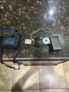 Fuji FinePix J10 8.2mp Digital Camera Black TESTED WORKING w/ Charger & SD Card - Picture 1 of 6
