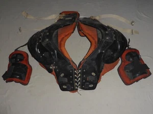 VINTAGE USFL OAKLAND INVADERS GEBRAUCHTES SPIEL SCHULTERPOLSTER XL FOOTBALL SCHWARZ ORANGE   - Bild 1 von 8