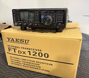 Transceptor de radioaficionado Yaesu FTDX-1200 HF/50 MHz 100 W - Imagen 1 de 3