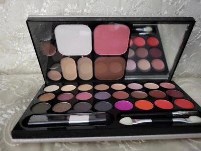 skinn cosmetics palette of perfection knockout, you have everything in one place - Image 1 of 3