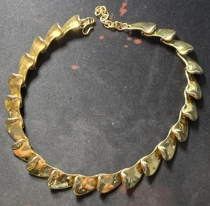 Signed Monet Scalloped Overlapping Dragon Scaled Goldtone 16" Choker Necklace - Picture 1 of 10