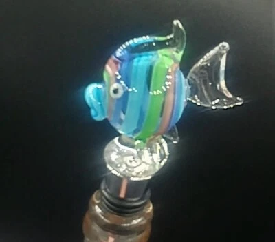 Пробка для винной бутылки из нержавеющей стали со стеклянной фигуркой ручной работы - рыба - Изображение 1 из 4