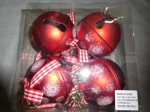 Adornos de campana roja de 4" con cinta ~ 4 piezas ~ por Valerie Parr Hill - Imagen 1 de 7