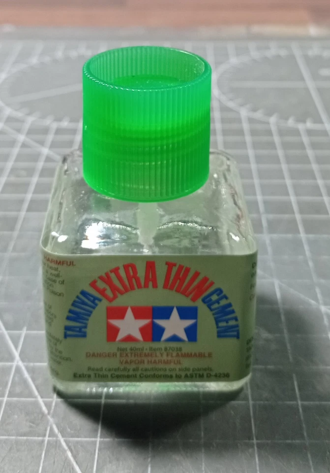 TAMIYA 87038  COLLA PER PLASICA CONFEZIONE DA 40 ml. - Immagine 1 di 1