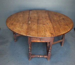 Antique 1740’s George II period walnut gate leg dining table original patina - Picture 1 of 15