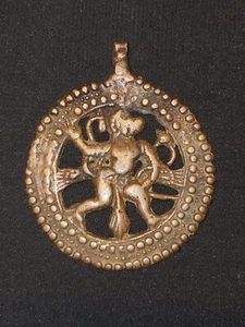 ANTIQUE TRADITIONAL INDIAN BRONZE NECK PENDENT GOD HANUMAN LIFT SANJIVANI JEWEL - Picture 1 of 6