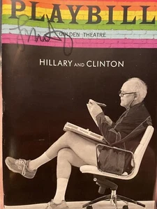 Hillary and Clinton"" signiertes Playbill vom Broadway (Laurie Metcalf) - Bild 1 von 1