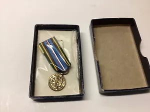 US Vietnam War Air Force Medal GREAT SHAPE! - Picture 1 of 2