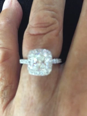 Stunning diamond engagement ring and diamond wedding band - Image 1 of 4