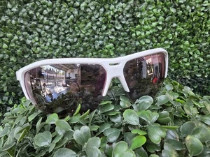 Nike Max Speed Sonnenbrille, mit Seitenschutz weißes Kunststoffgestell pinkfarbene Gläser - Bild 1 von 10