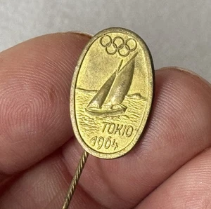 SEGELN Vintage Messing niederländisches Souvenir 1964 Tokio Tokio Olympische Spiele Pin Anstecker #80 - Bild 1 von 6