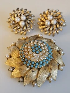 LISNER Faux Pearl Clip-on Earrings & Goldtone Unmarked Brooch - Picture 1 of 10
